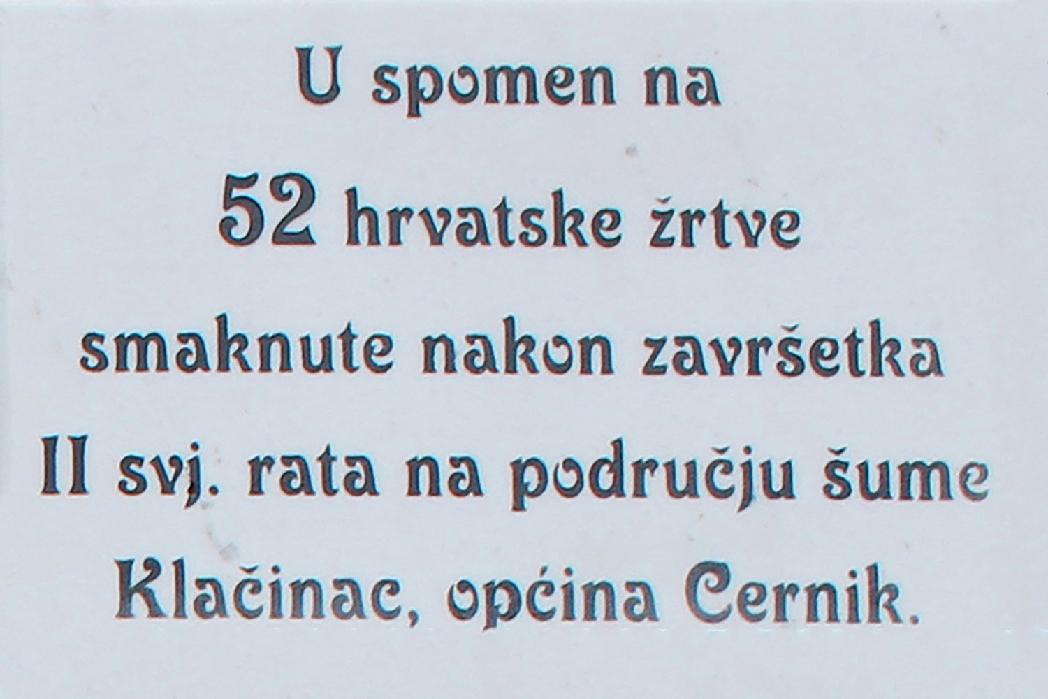 u spomen na 52 hrvatske zrtve smaknute nakon zavrsetka 2 svj rata na podrucju sume klacinac opcina cernik